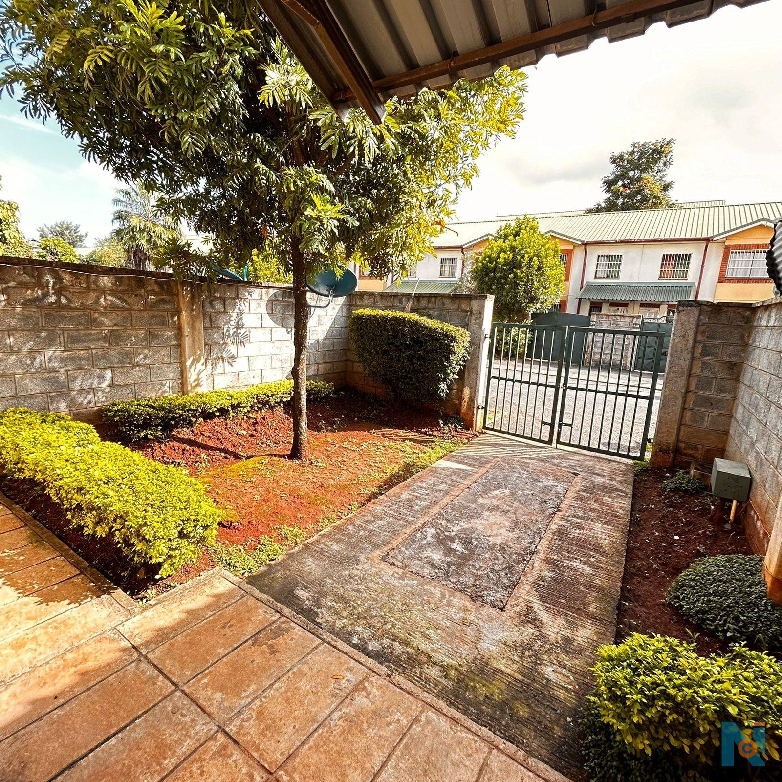 Spacious Three-Bedroom Home in Own Compound, Nyayo Estate, Embakasi | KSh 6,000 per Night - photo 2