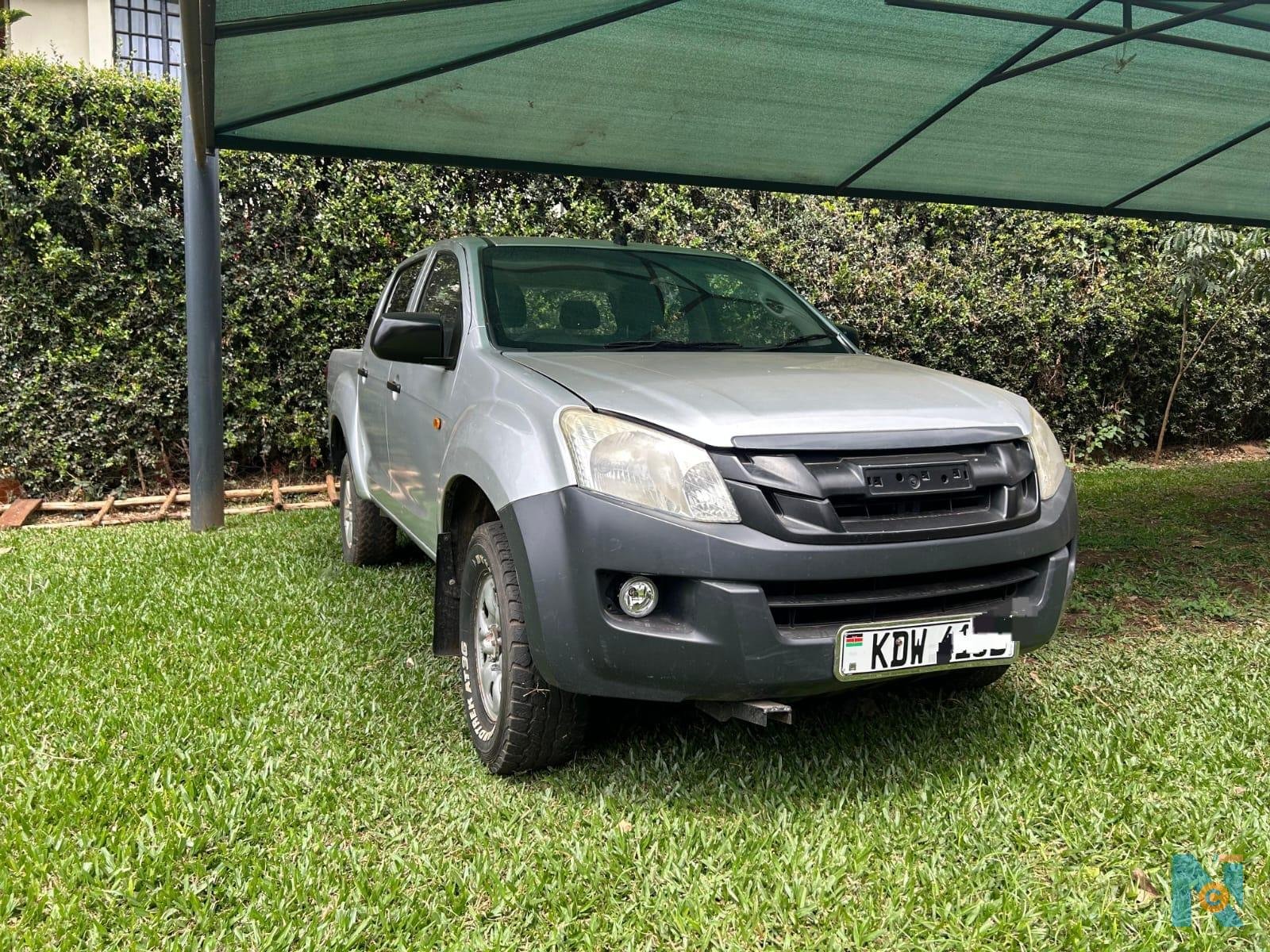 Isuzu Dmax  Double cab 2013 model  - photo 3