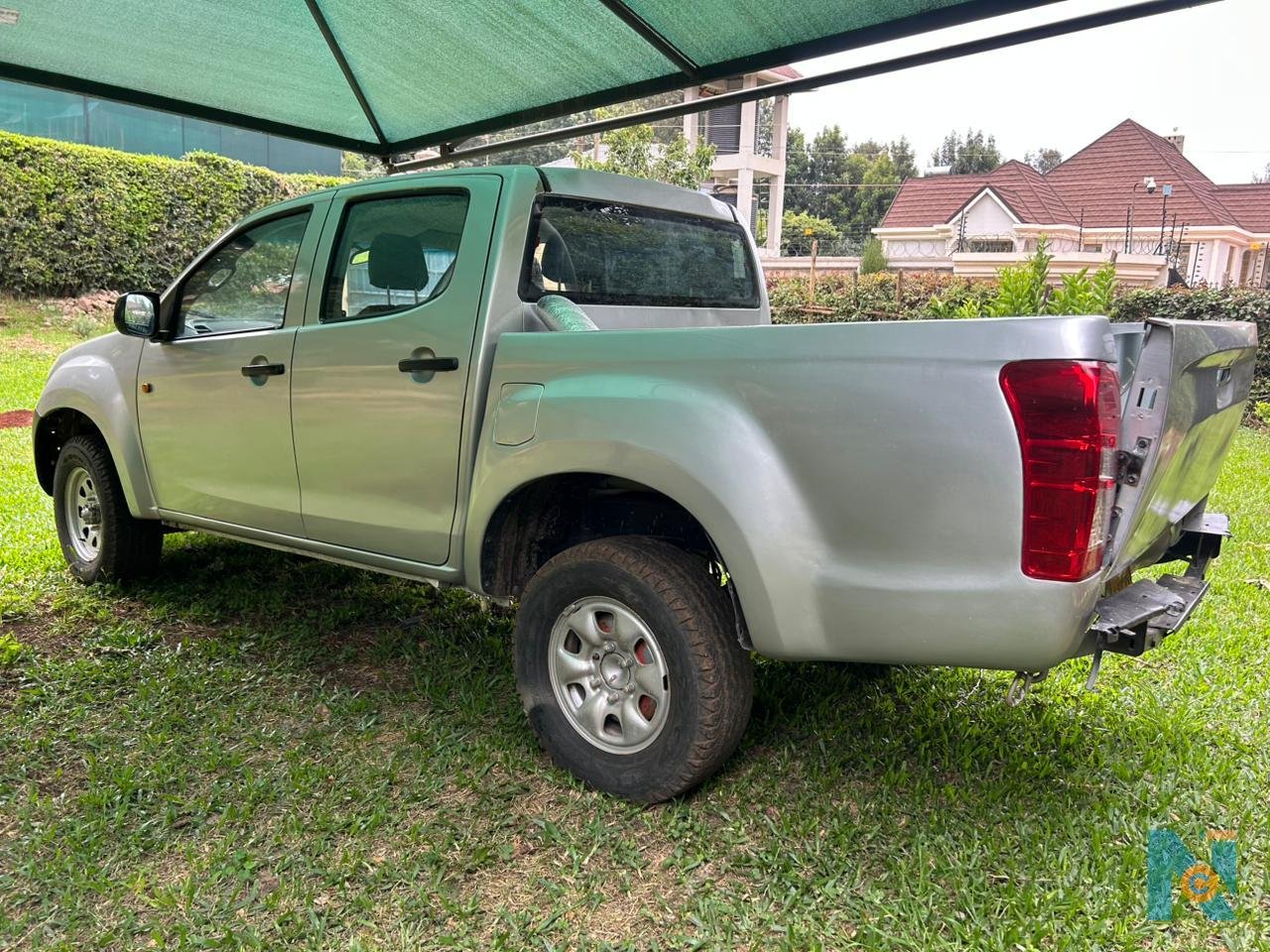 Isuzu Dmax  Double cab 2013 model  - photo 1
