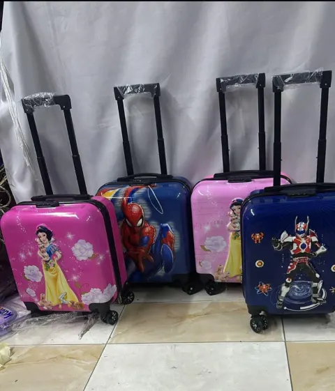 Kids&rsquo; hard-shell suitcase